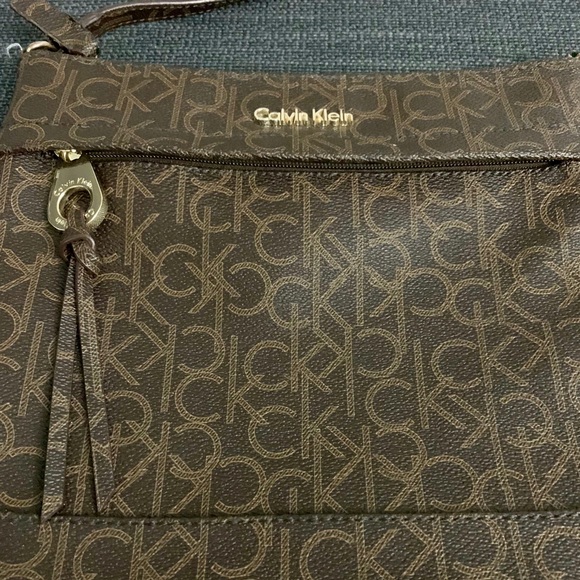 Calvin Klein - Crossbody Purse - Picture 2 of 3